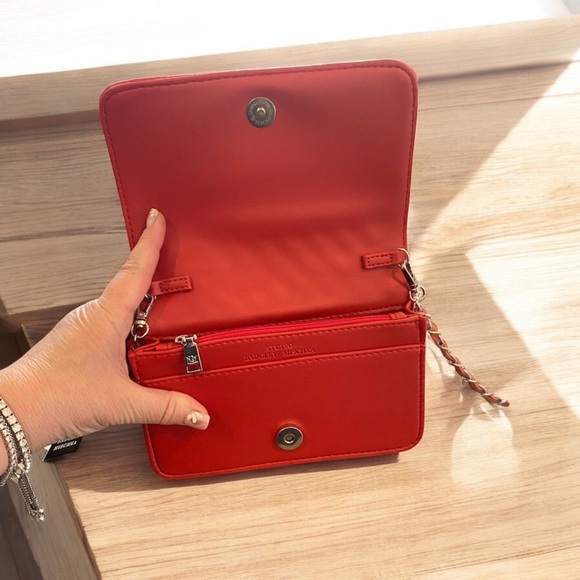 Badgley Mischka Studio Quilted Cherry Red Vegan Crossbody w chain/ fabric strap - Picture 9 of 14